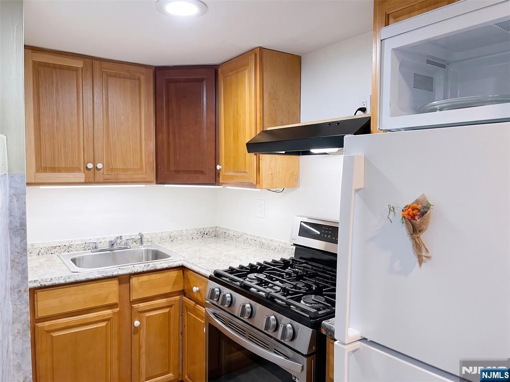 236 Alexander Street Property Photo 14