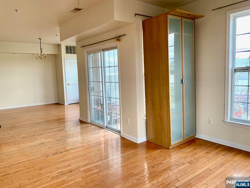 200 Dey Street 277 Property Photo 3