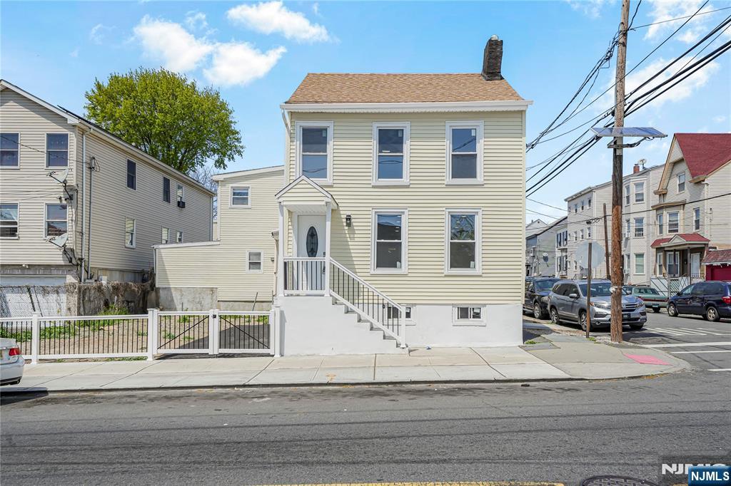 171 20th Avenue Property Photo 1