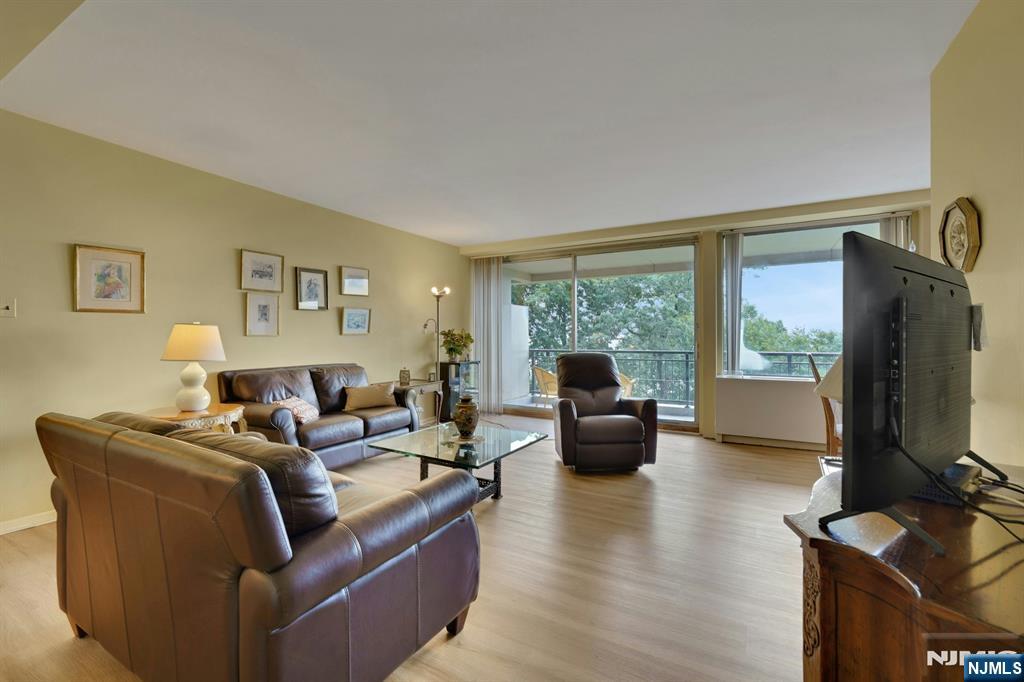 1 Horizon Road 408