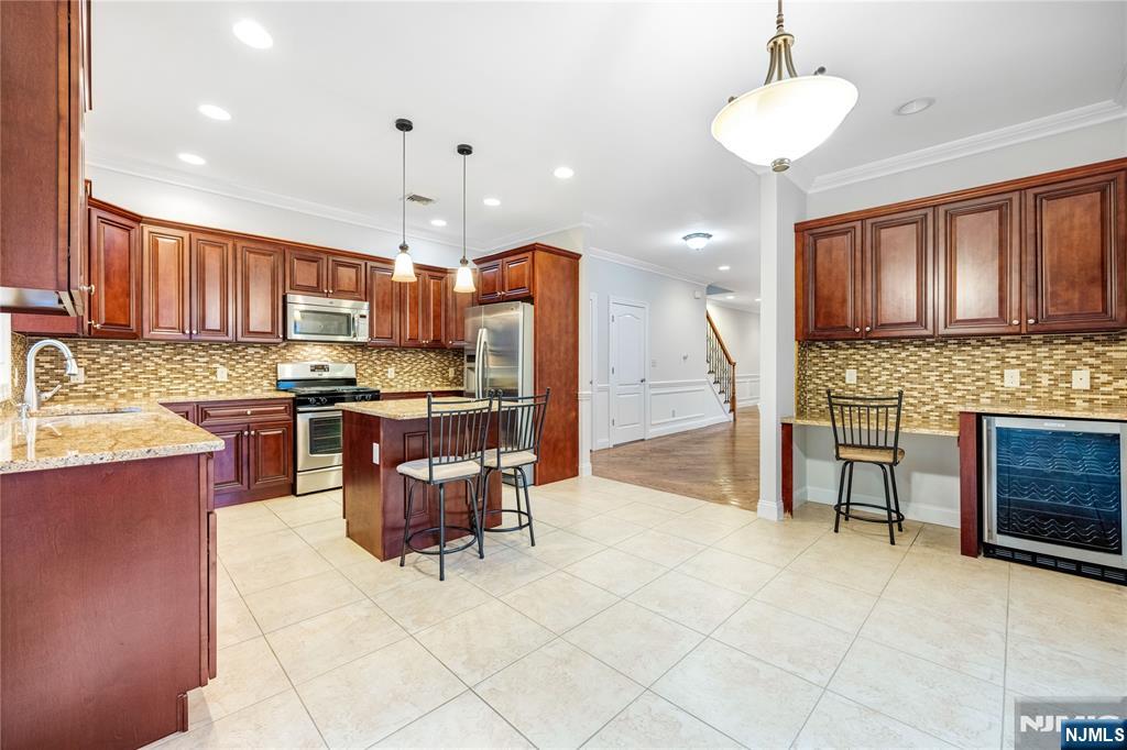 258 4th Street A Property Photo 8