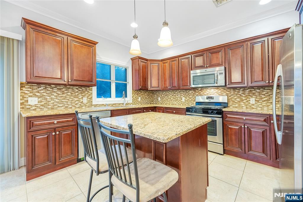 258 4th Street A Property Photo 10