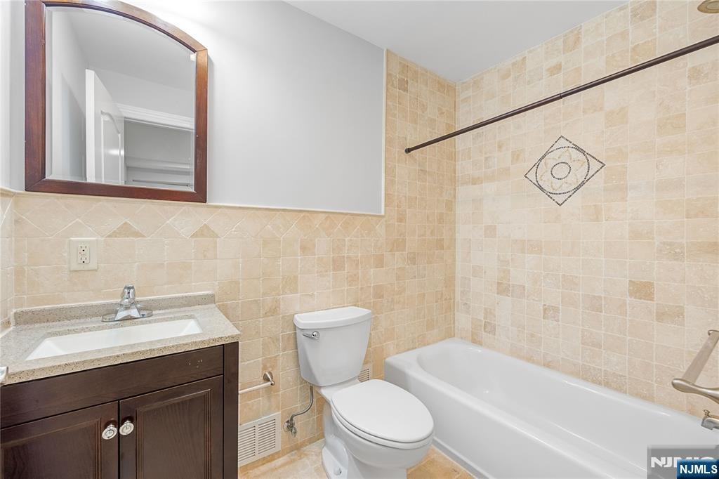 258 4th Street A Property Photo 33
