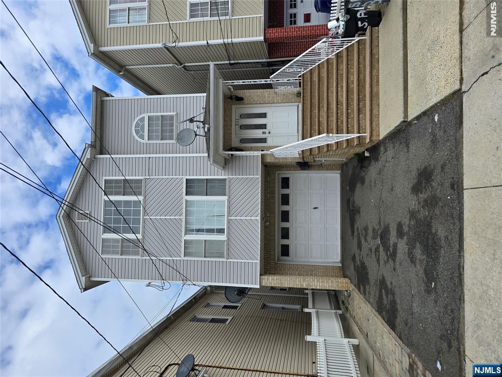 311 S Park Street Property Photo 1