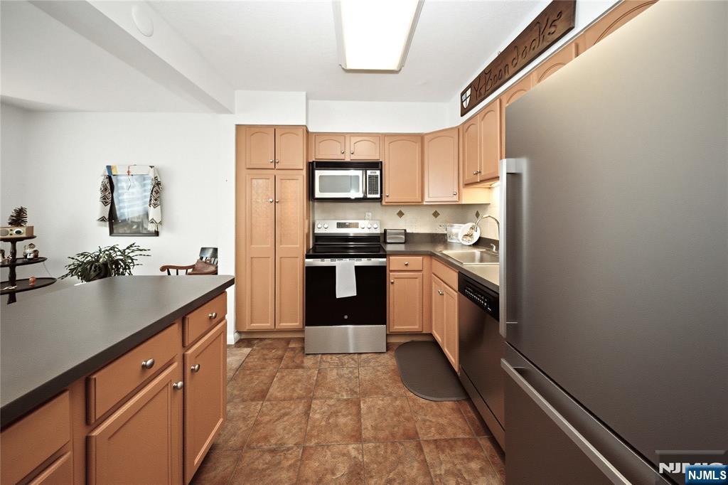 151 Prospect Avenue 16d Property Photo 4