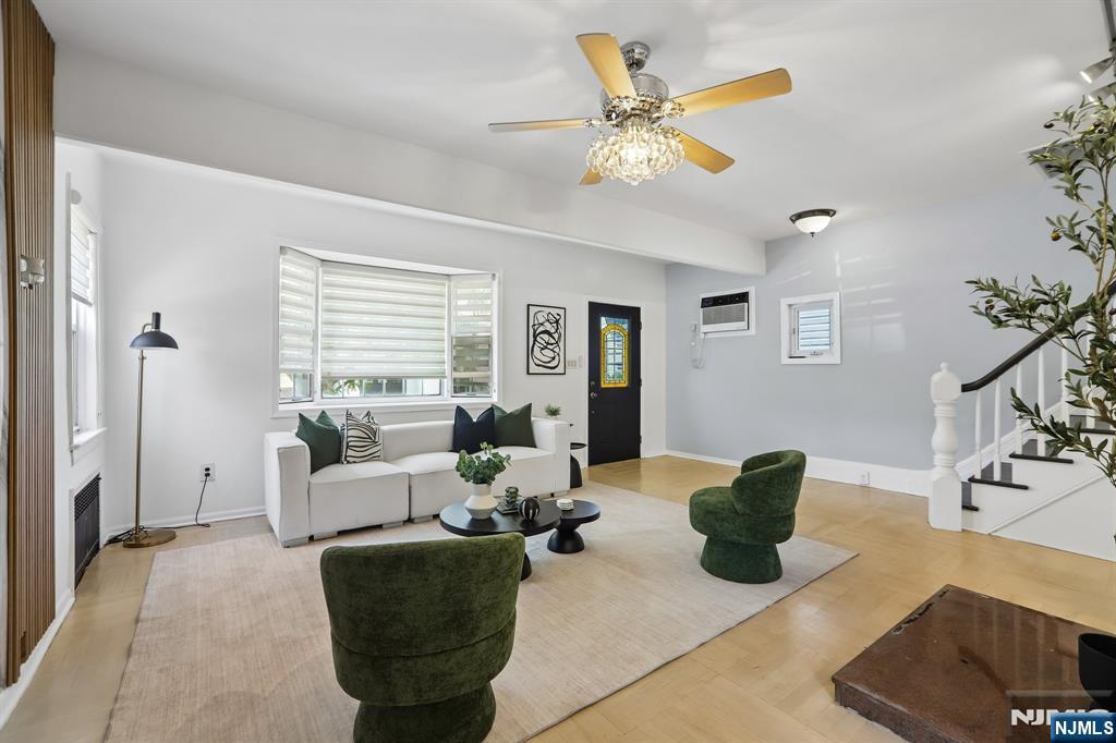 310 Centre Avenue Property Photo 6