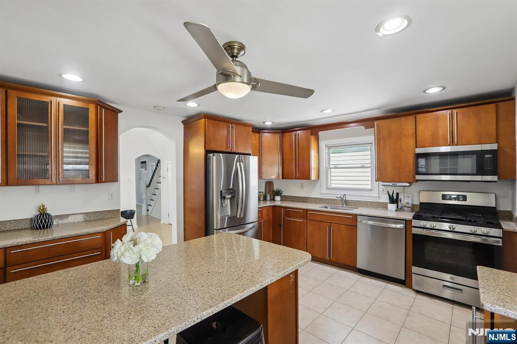 310 Centre Avenue Property Photo 11