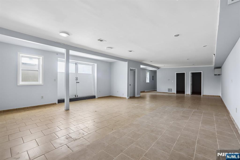 310 Centre Avenue Property Photo 38