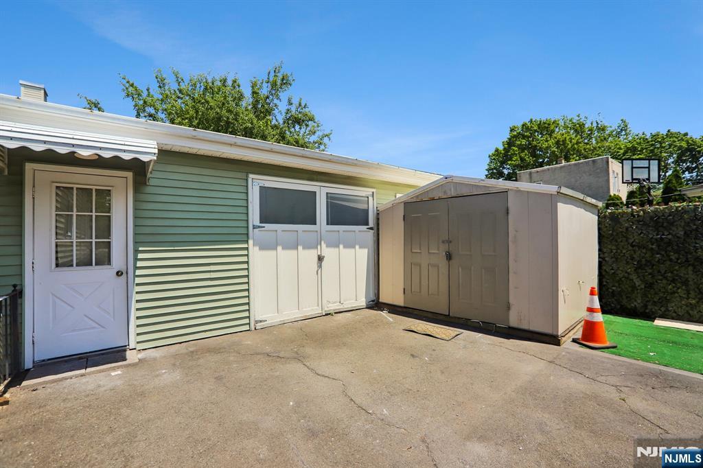 310 Centre Avenue Property Photo 42
