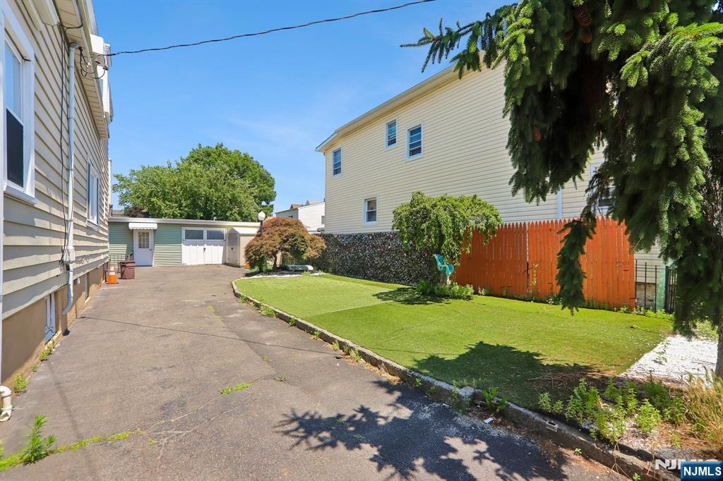 310 Centre Avenue Property Photo 44