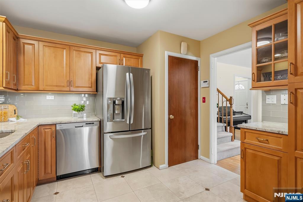 299 Davidson Avenue Property Photo 6