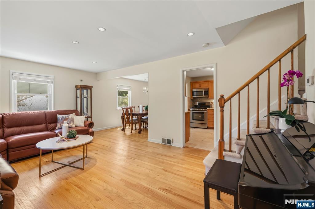 299 Davidson Avenue Property Photo 15