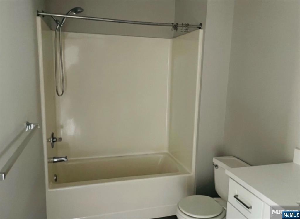 124 Union Avenue 4 Property Photo 8