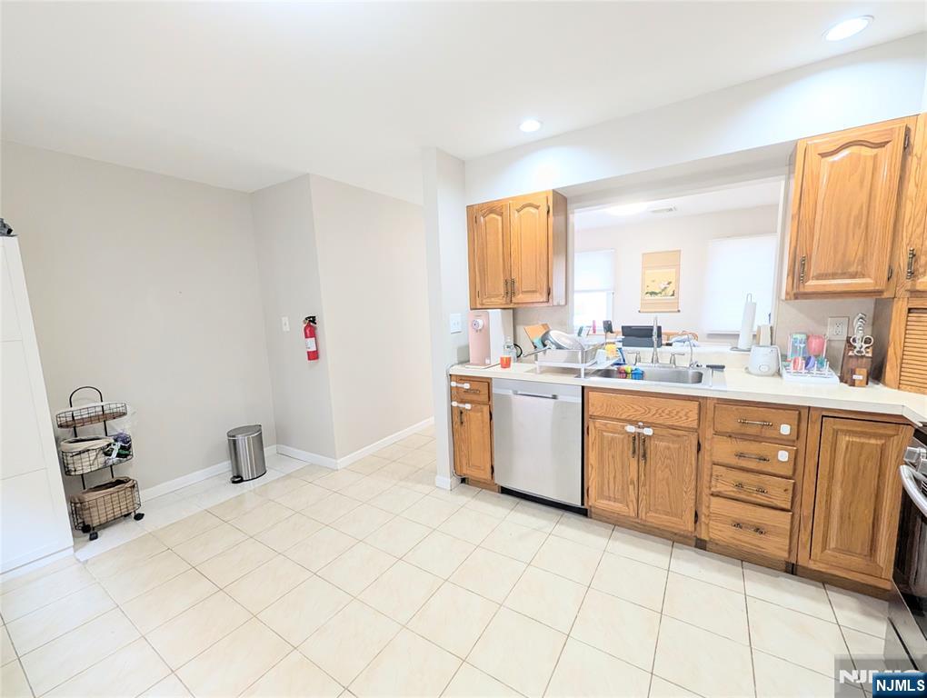515 Broad Avenue 2nd Property Photo 11