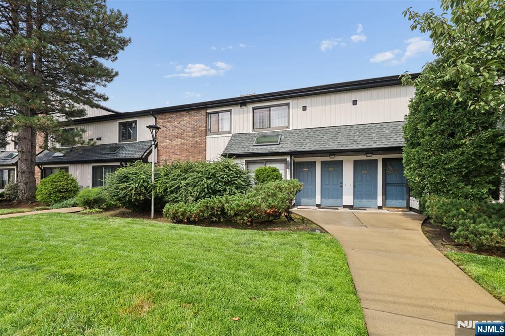 1447 John Street Property Photo 1