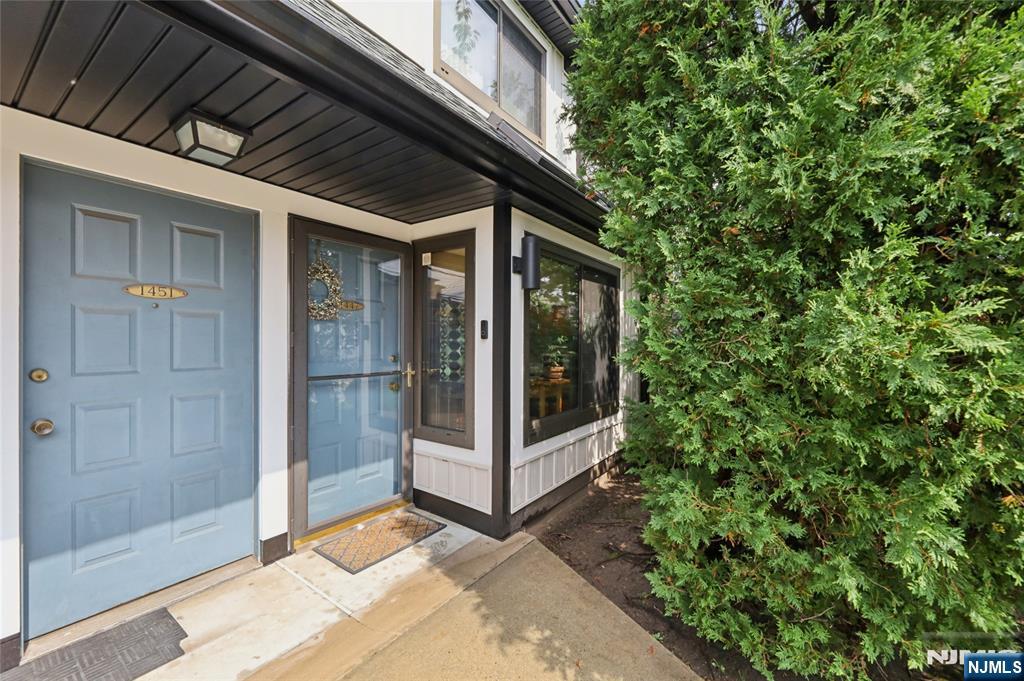 1447 John Street Property Photo 2