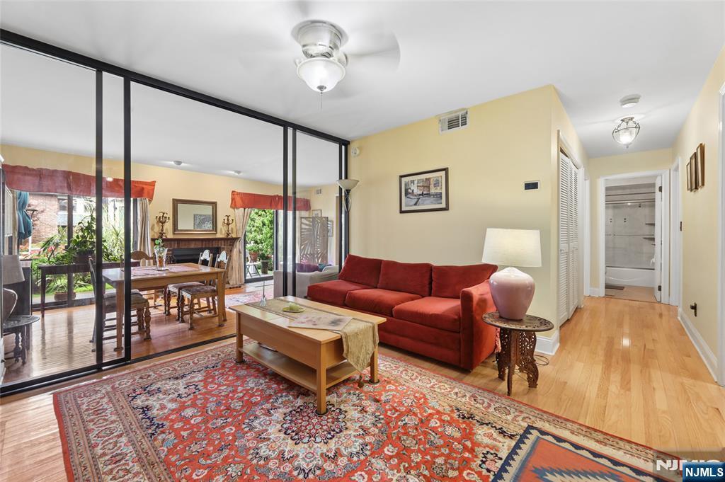 1447 John Street Property Photo 4