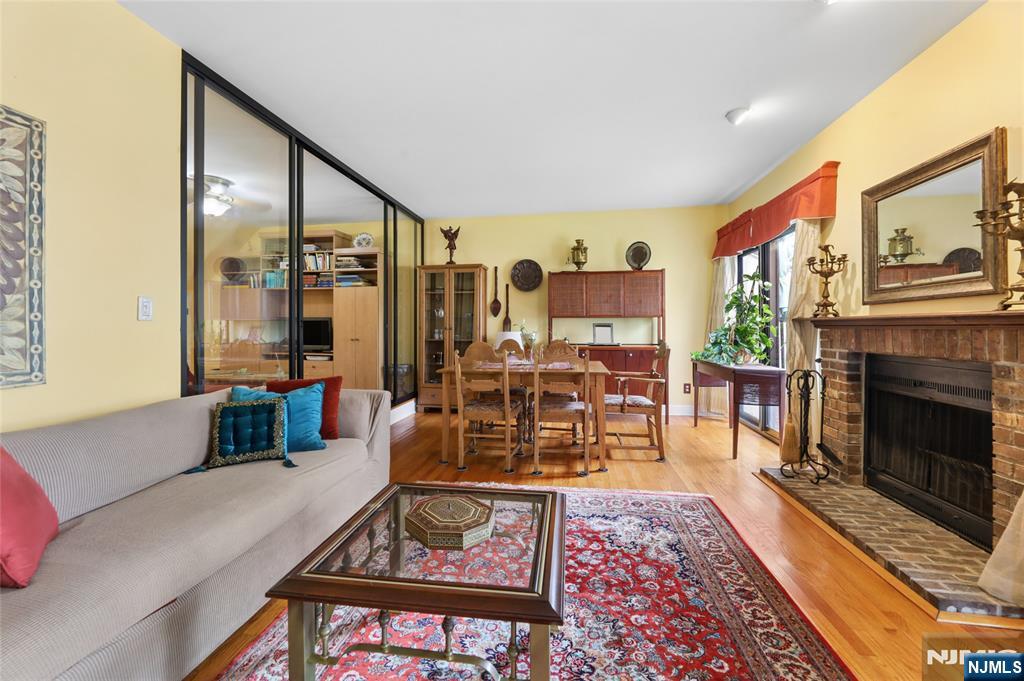 1447 John Street Property Photo 7