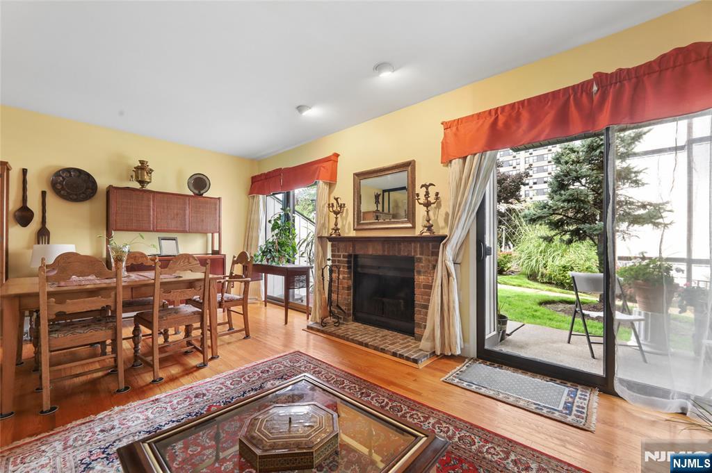 1447 John Street Property Photo 8