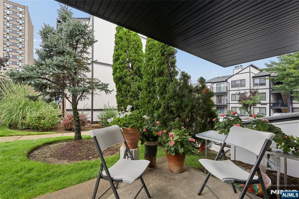 1447 John Street Property Photo 9