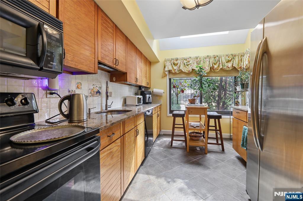 1447 John Street Property Photo 10