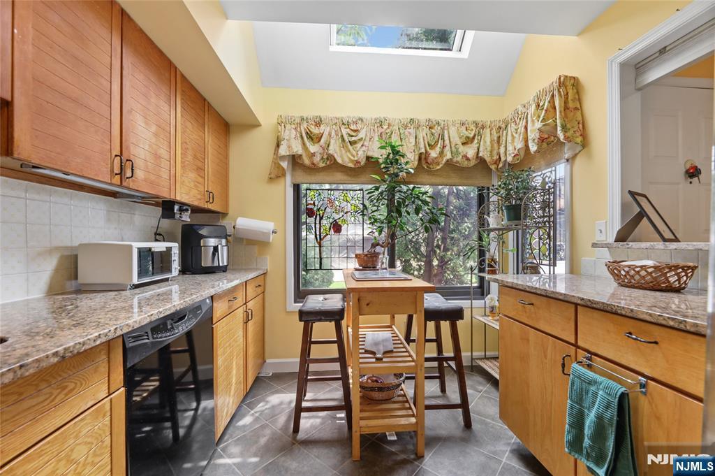 1447 John Street Property Photo 11