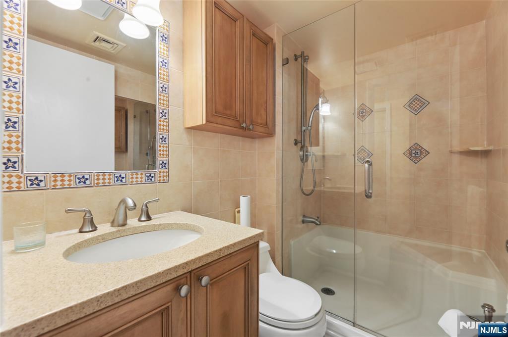 1447 John Street Property Photo 14
