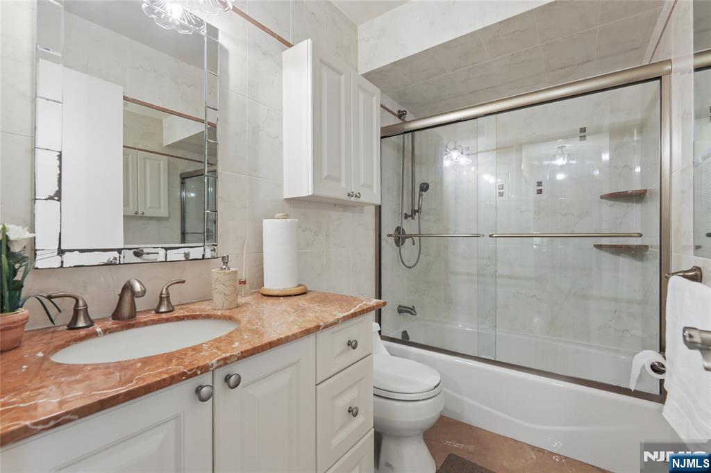 1447 John Street Property Photo 16