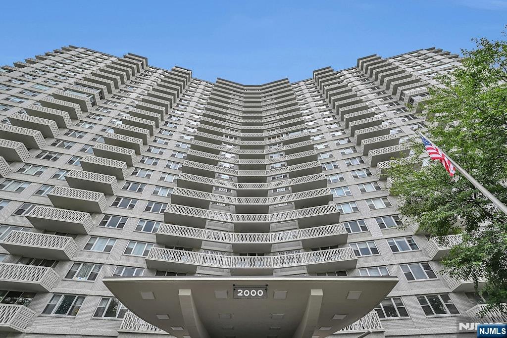 2000 Linwood Avenue 23E Property Photo 1