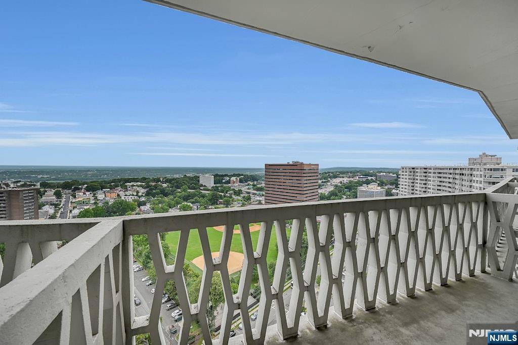 2000 Linwood Avenue 23e Property Photo 15