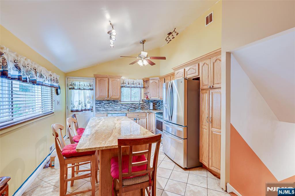 228 Henry Court Property Photo 4