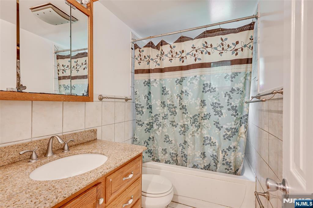 228 Henry Court Property Photo 9