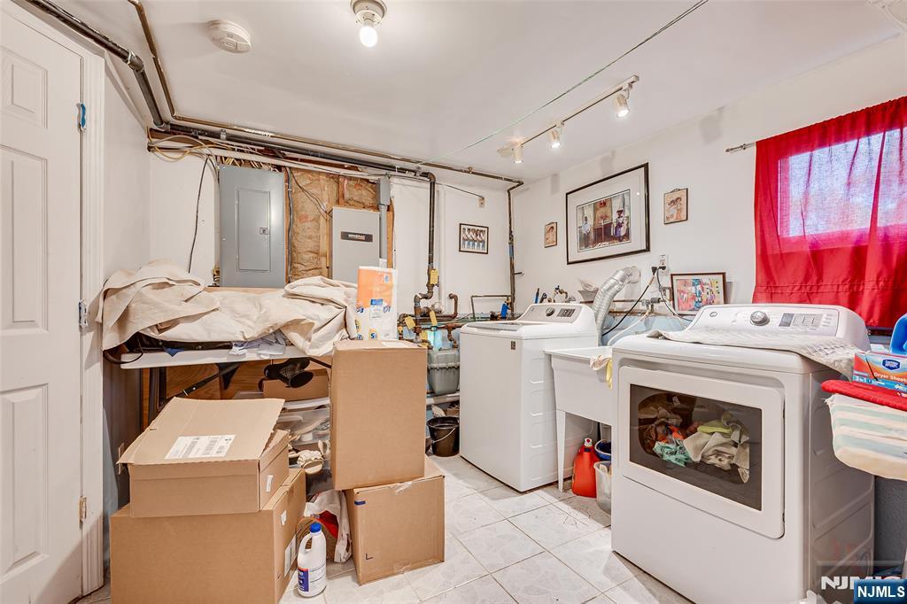 228 Henry Court Property Photo 10