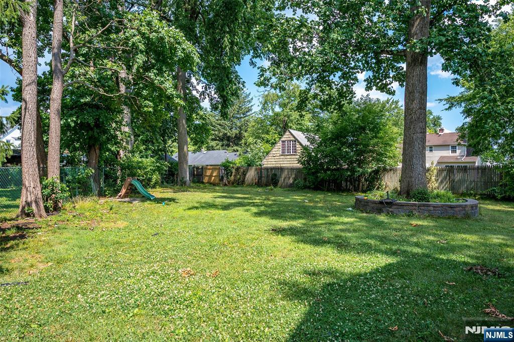 228 Henry Court Property Photo 15