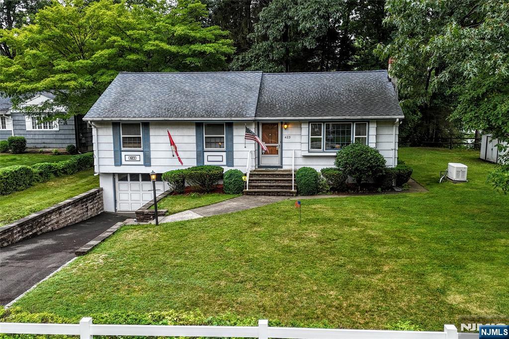 423 W Oakland Avenue Property Photo 2