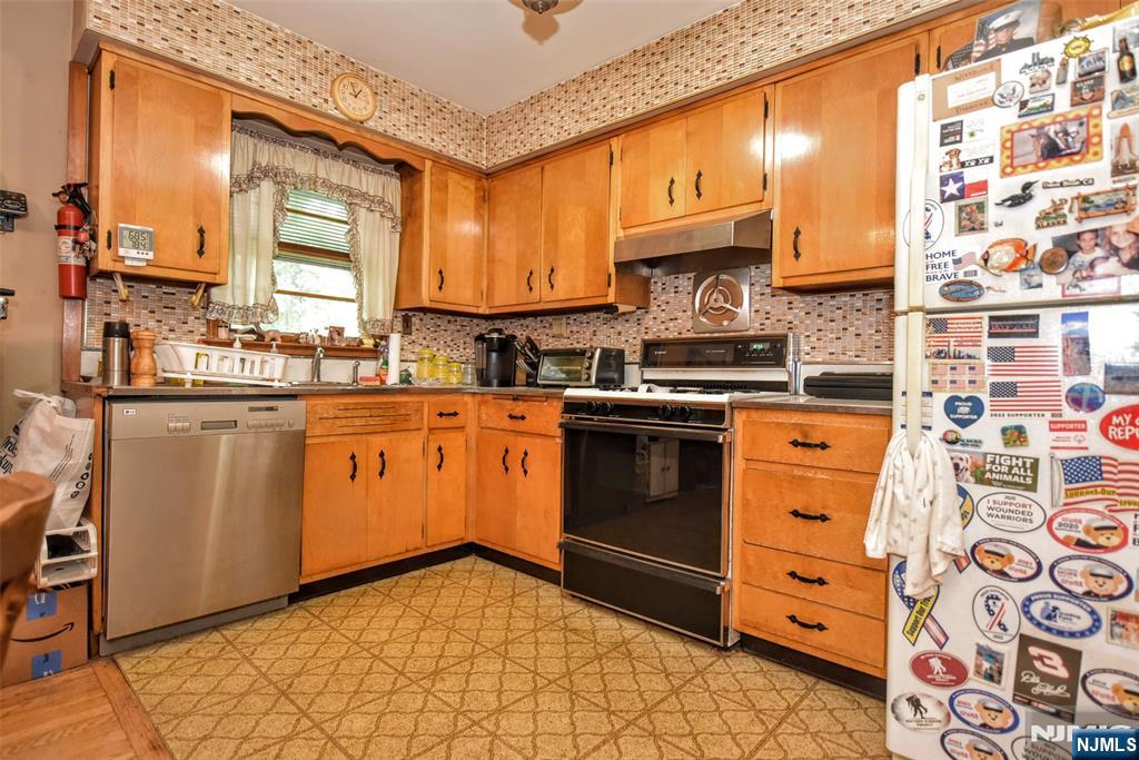423 W Oakland Avenue Property Photo 23