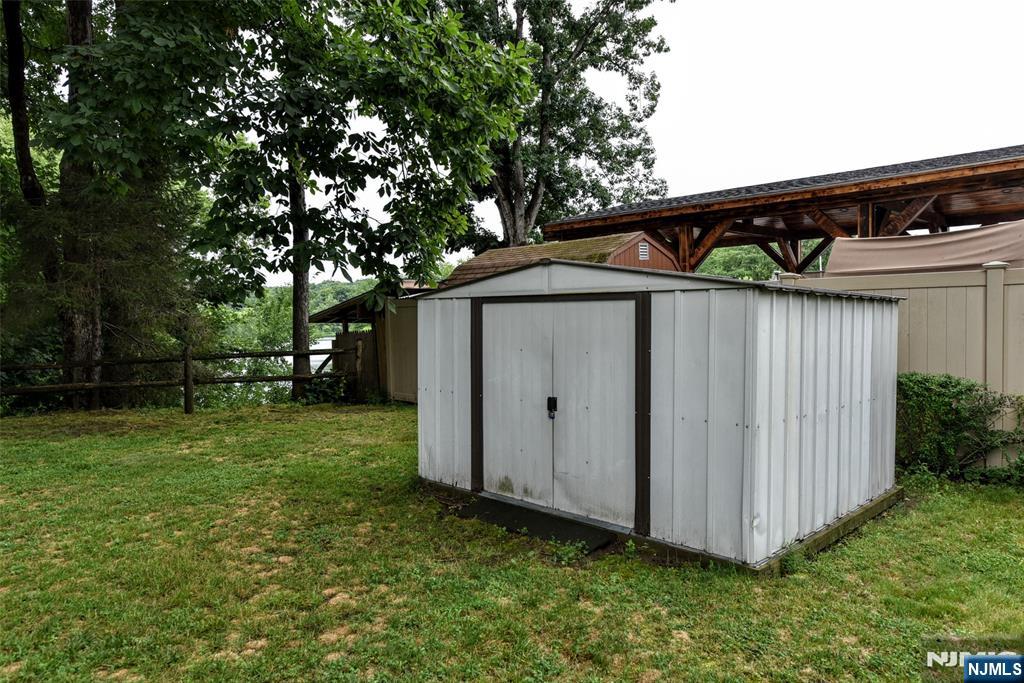 423 W Oakland Avenue Property Photo 35