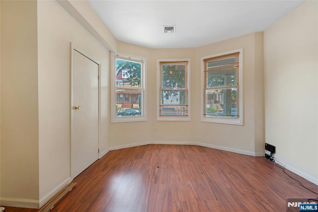 48 Seymour Avenue Property Photo 2