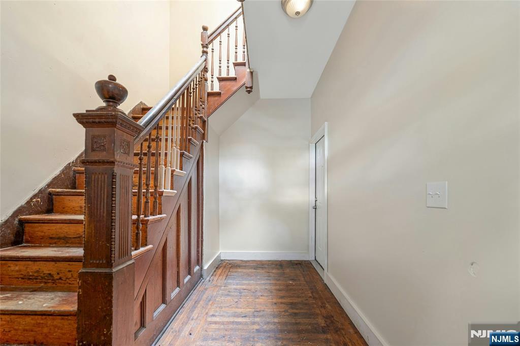 48 Seymour Avenue Property Photo 3