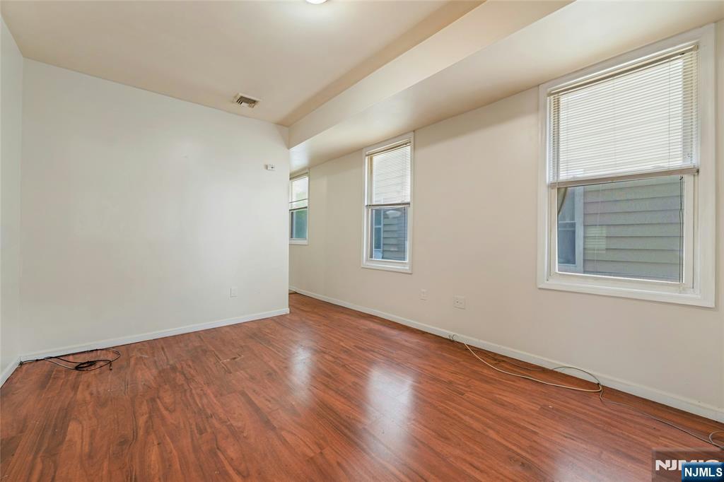 48 Seymour Avenue Property Photo 4
