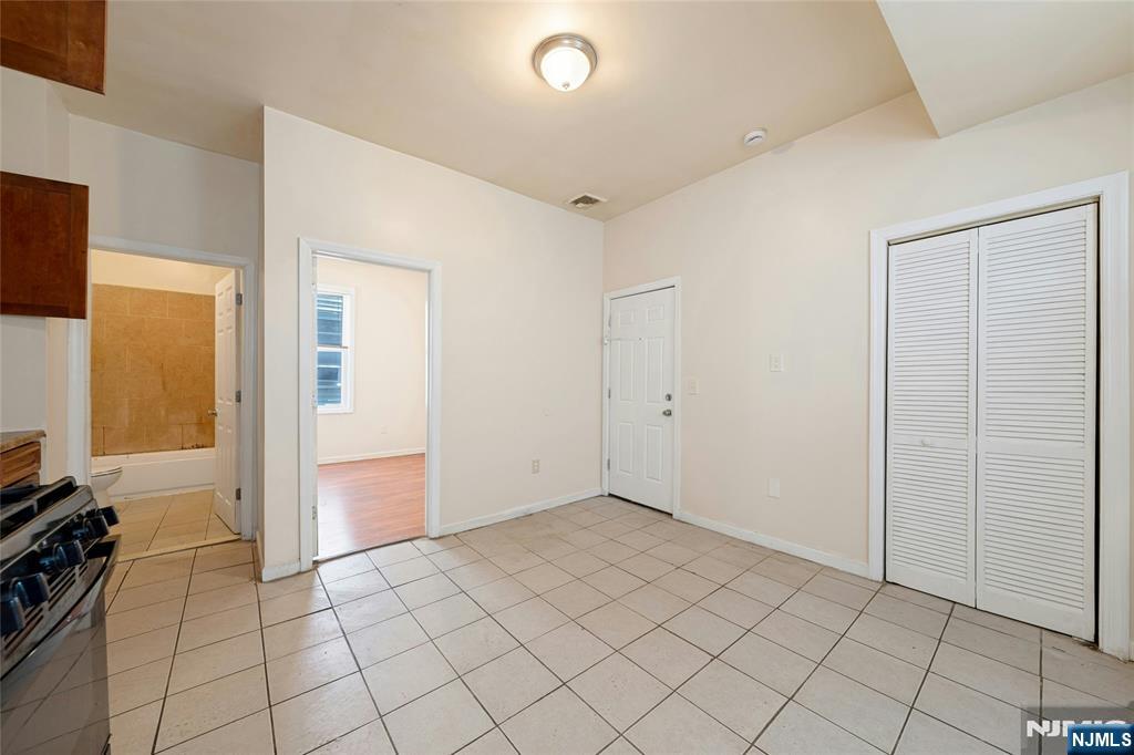 48 Seymour Avenue Property Photo 9