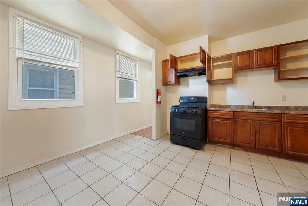 48 Seymour Avenue Property Photo 10
