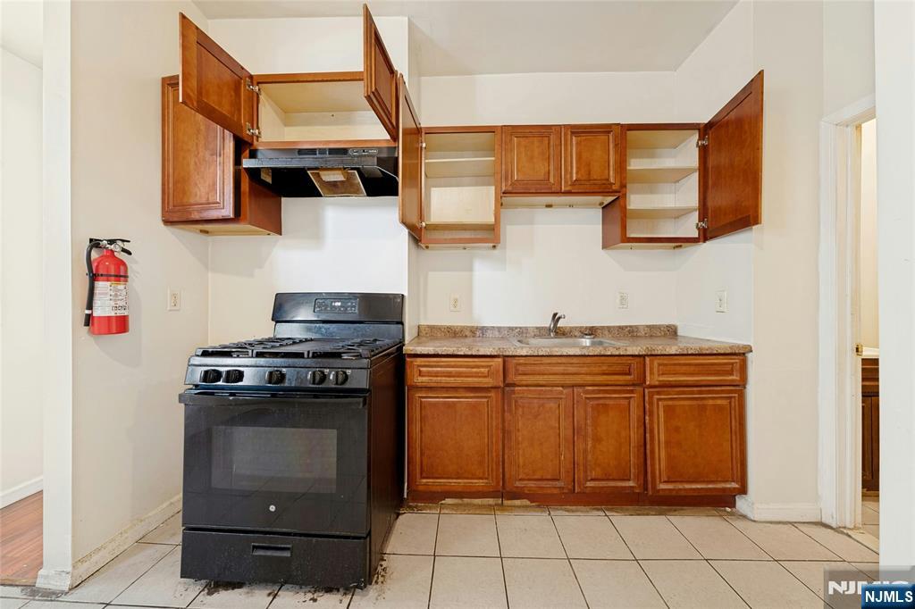 48 Seymour Avenue Property Photo 11