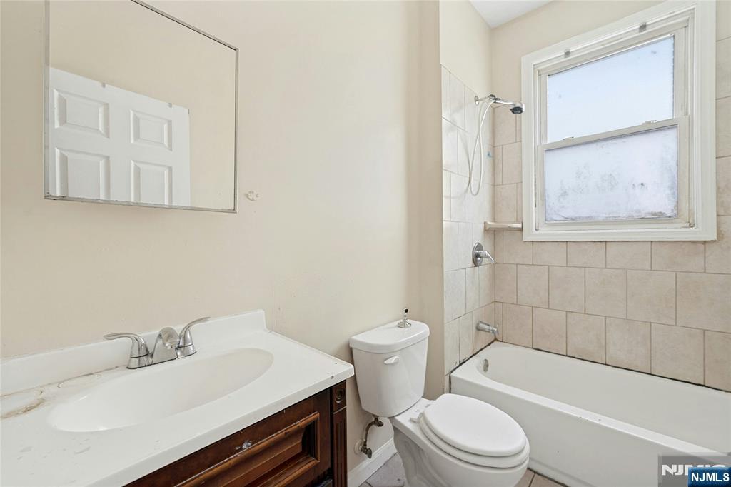 48 Seymour Avenue Property Photo 12