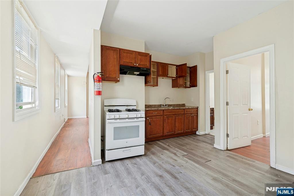 48 Seymour Avenue Property Photo 15