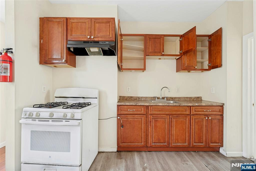 48 Seymour Avenue Property Photo 16