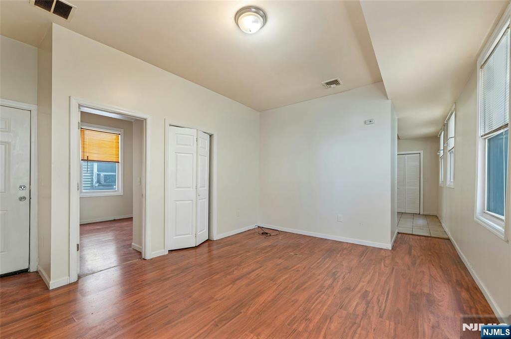 48 Seymour Avenue Property Photo 18