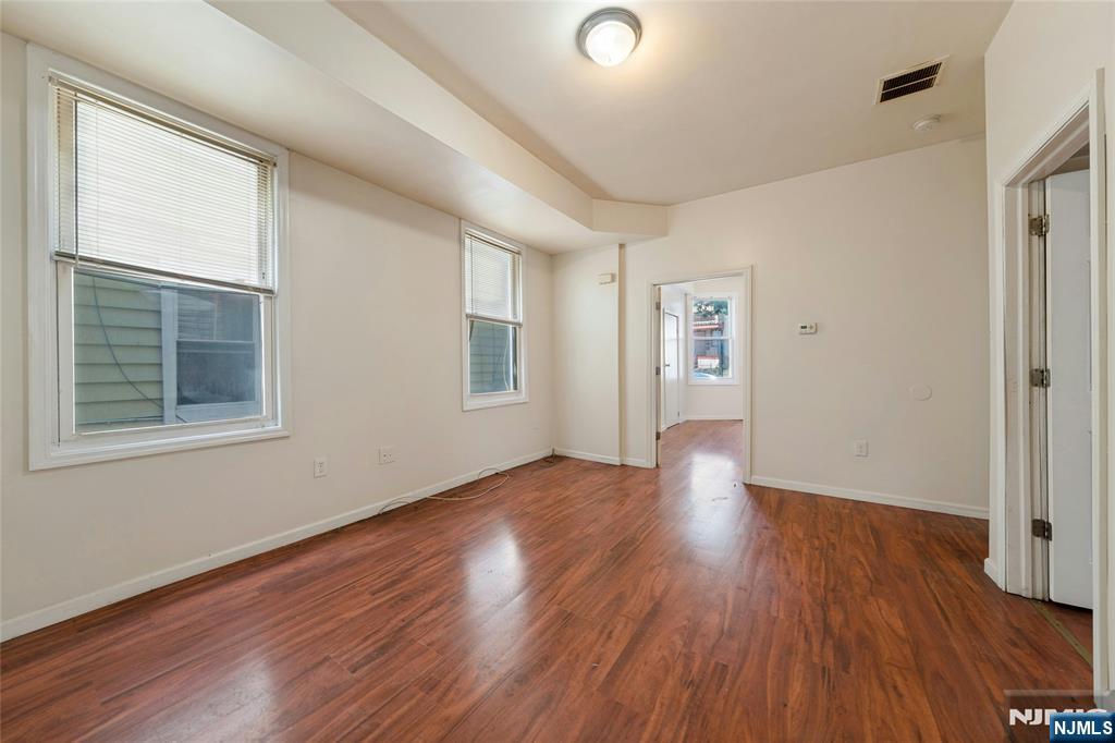 48 Seymour Avenue Property Photo 19
