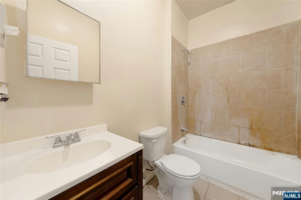 48 Seymour Avenue Property Photo 21
