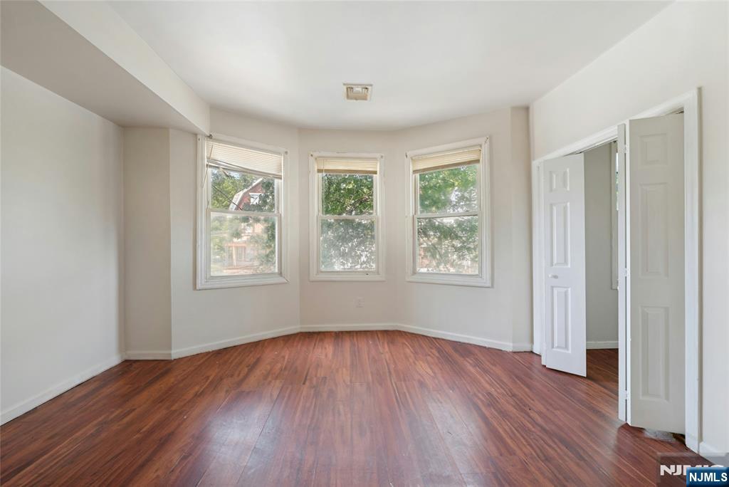 48 Seymour Avenue Property Photo 25